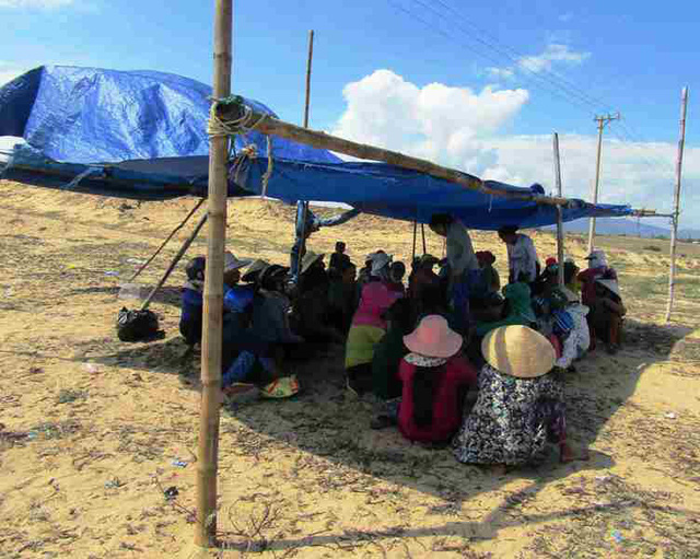 Bình[-]Định:Dân[-]thay[-]thay[-]phiên,[-]giữ[-]xe[-]rà[-]bom[-]mìn[-]phản[-]đối[-]dự[-]án[-]điện[-]mặt[-]trời!